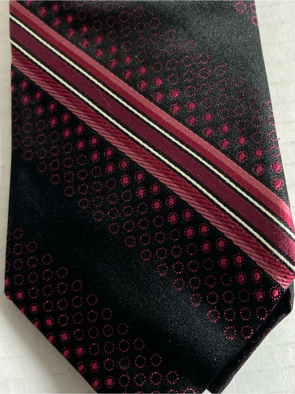 Ted Baker London Mens 100% Silk Tie Black Red Made in USA
